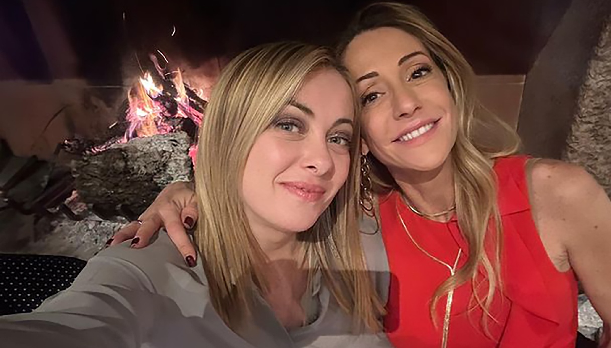 Scontro frontale tra M5s e FdI: “Arianna Meloni parla di cultura? Viene da ridere”