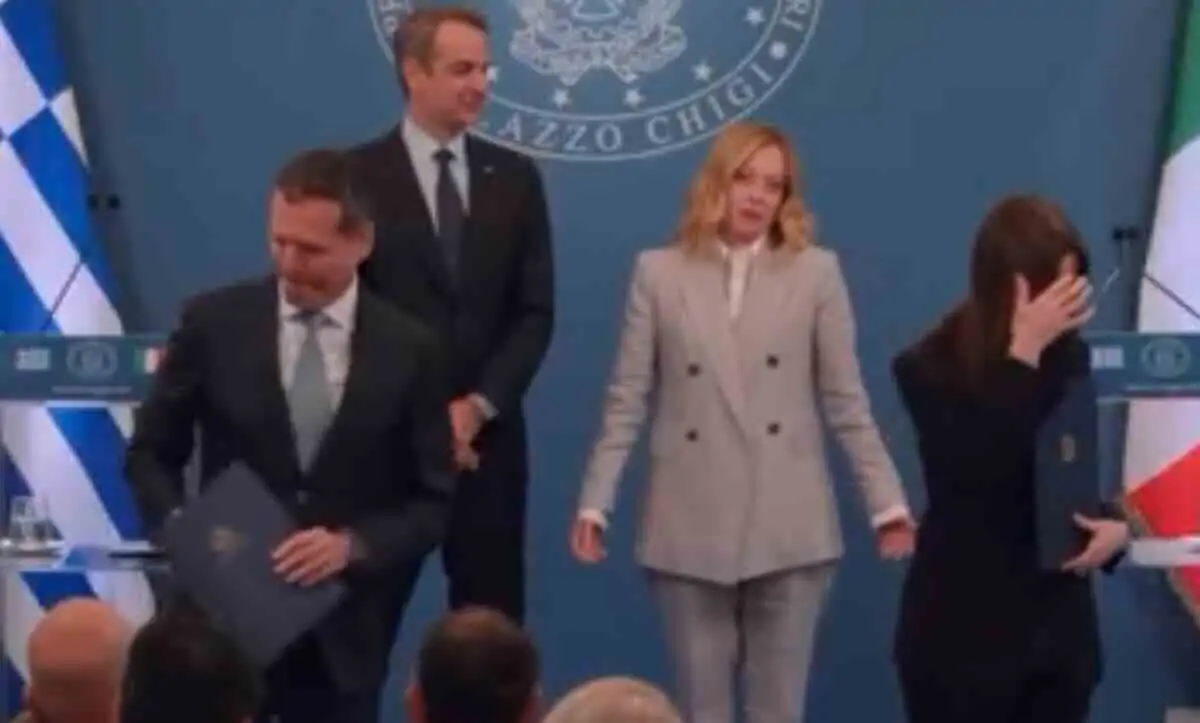Meloni esplode dietro le quinte: “Scene mai viste” prima del faccia a faccia con Mitsotakis