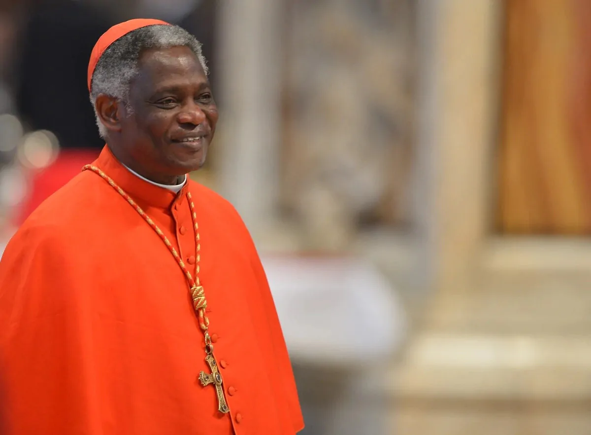 Vicino ai temi cari a Bergoglio, Peter Turkson incarna un profilo in grado di unire sensibilità progressiste e dottrina tradizionale. Per molti è il “papa nero” possibile.