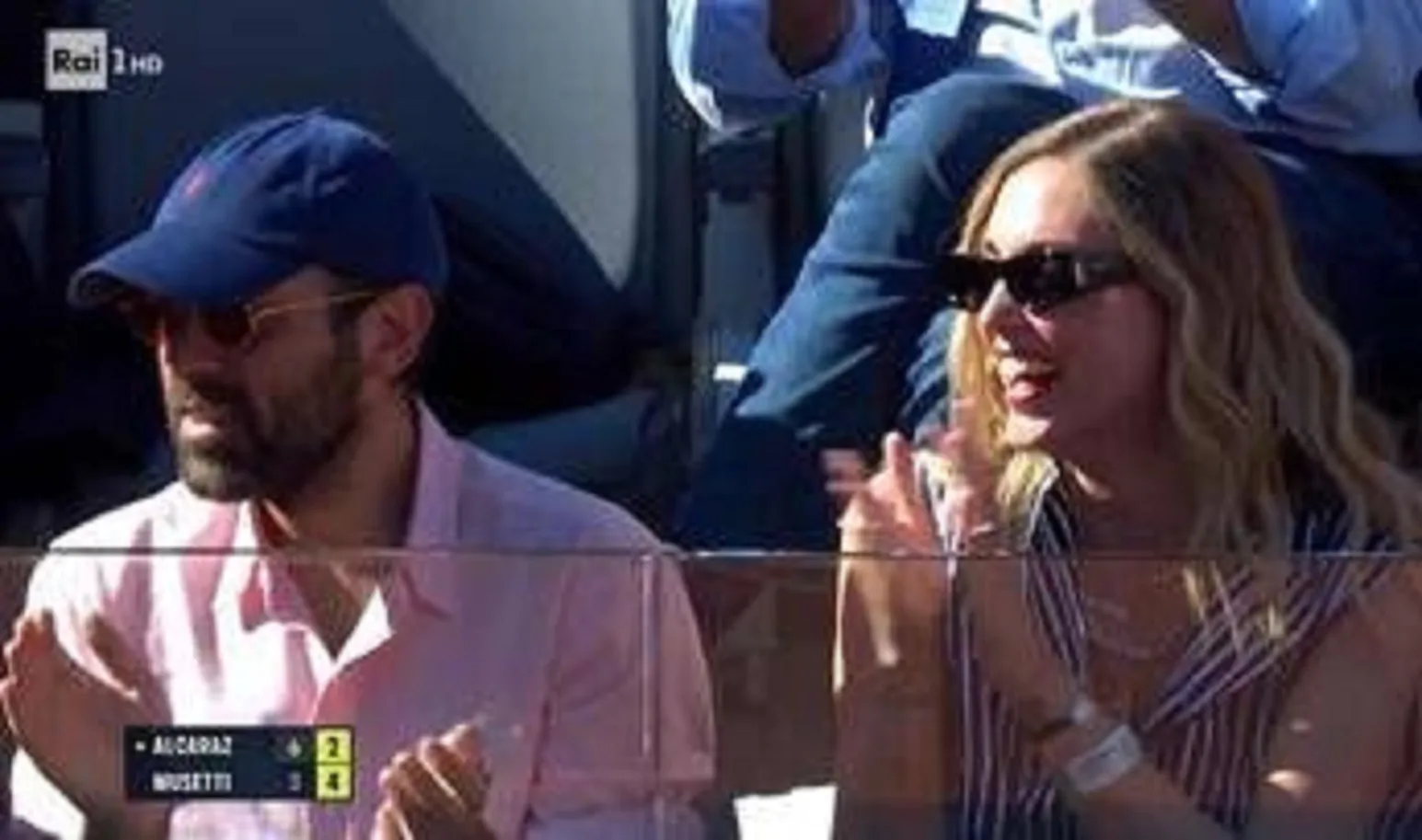 L’influencer avvistata in tribuna con l’amico ed ex collaboratore agli Internazionali d’Italia 2025. Musetti ko contro Alcaraz e su X esplode l’ironia.