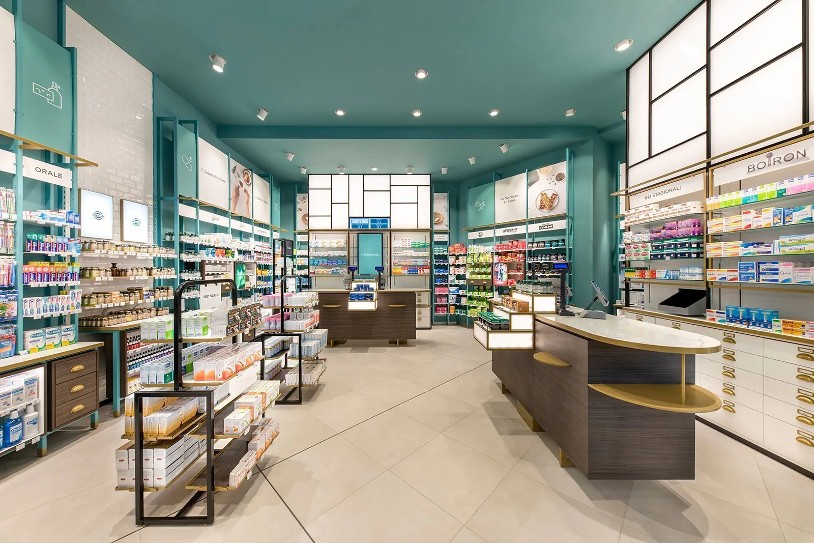“Se dovevi morire, eri già morta”: insulti a una donna malata di tumore in farmacia per aver saltato la fila