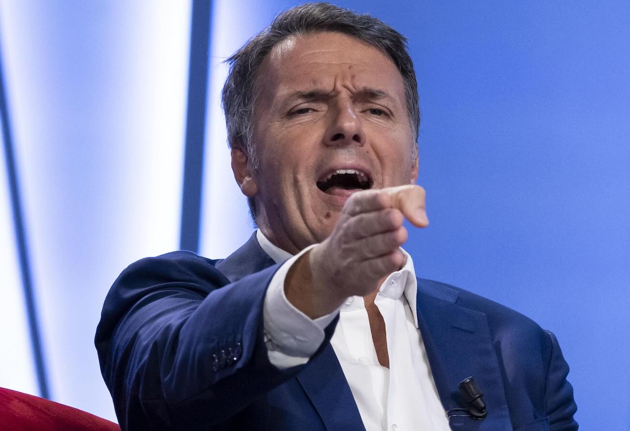 Il leader di Italia Viva contro il governo Meloni: «Superficiali e pericolosi». Rifiuta anche la scorta del Viminale.