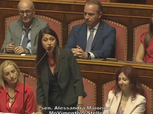Senato, rissa verbale contro Meloni: Maiorino la paragona a un cane “scodinzola”, bufera in Aula