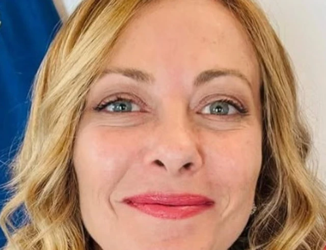 La premier replica con ironia alla segretaria del Pd dopo il flop dei referendum. Critiche al confronto tra voti referendari e Politiche.