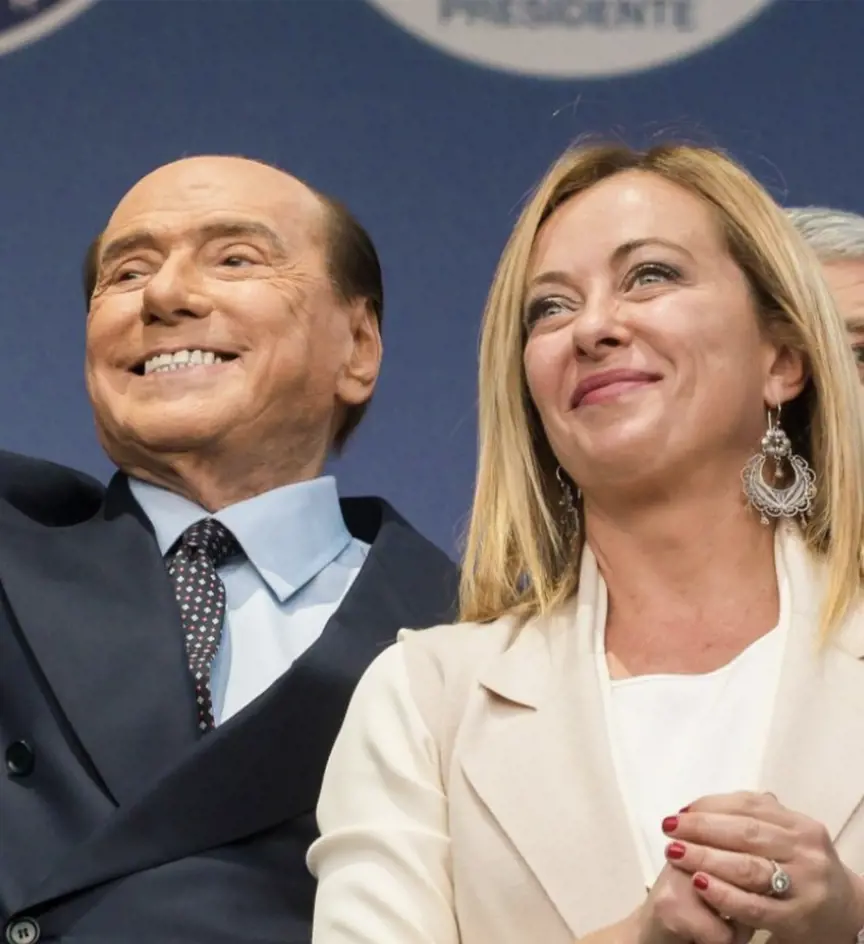 Meloni, La Russa, Fontana, Salvini e Tajani omaggiano il Cavaliere: “Visionario, carismatico, indimenticabile. Continuiamo le sue battaglie”
