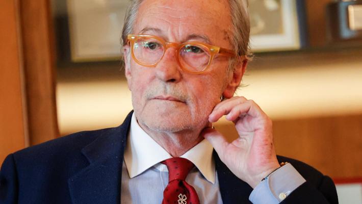 Il direttore onorario di Libero elogia la proposta del ministro: “Studiare i classici eleva l’anima, altro che vecchiume”