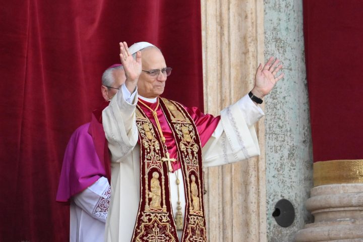 Il religioso richiama l’attenzione su un linguaggio pastorale meno inclusivo e riapre il dibattito nella Chiesa