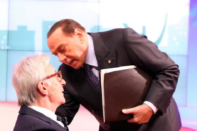 Nel secondo anniversario della scomparsa, Vittorio Feltri omaggia Silvio Berlusconi con un video tributo: “Mi ha fatto lavorare, guadagnare, vivere bene”.