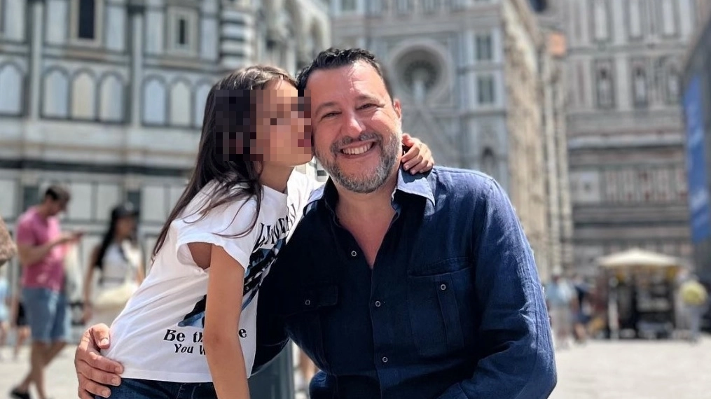 Crescono le denunce per messaggi violenti sui social rivolti ai figli di politici: profili anonimi colpiscono minori, Salvini e Meloni chiedono uno stop.