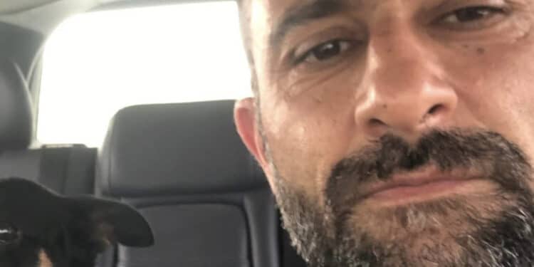 Adriano Poponessi, cameriere di 50 anni, è deceduto per arresto cardiaco dopo aver ingerito un boccone durante il servizio presso lo stabilimento Carbonelli.