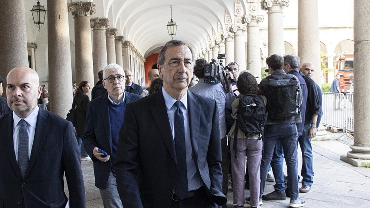 Sala non molla, Tancredi verso l’addio. Il Pd lo difende, Conte lo accusa “La responsabilità è sua”