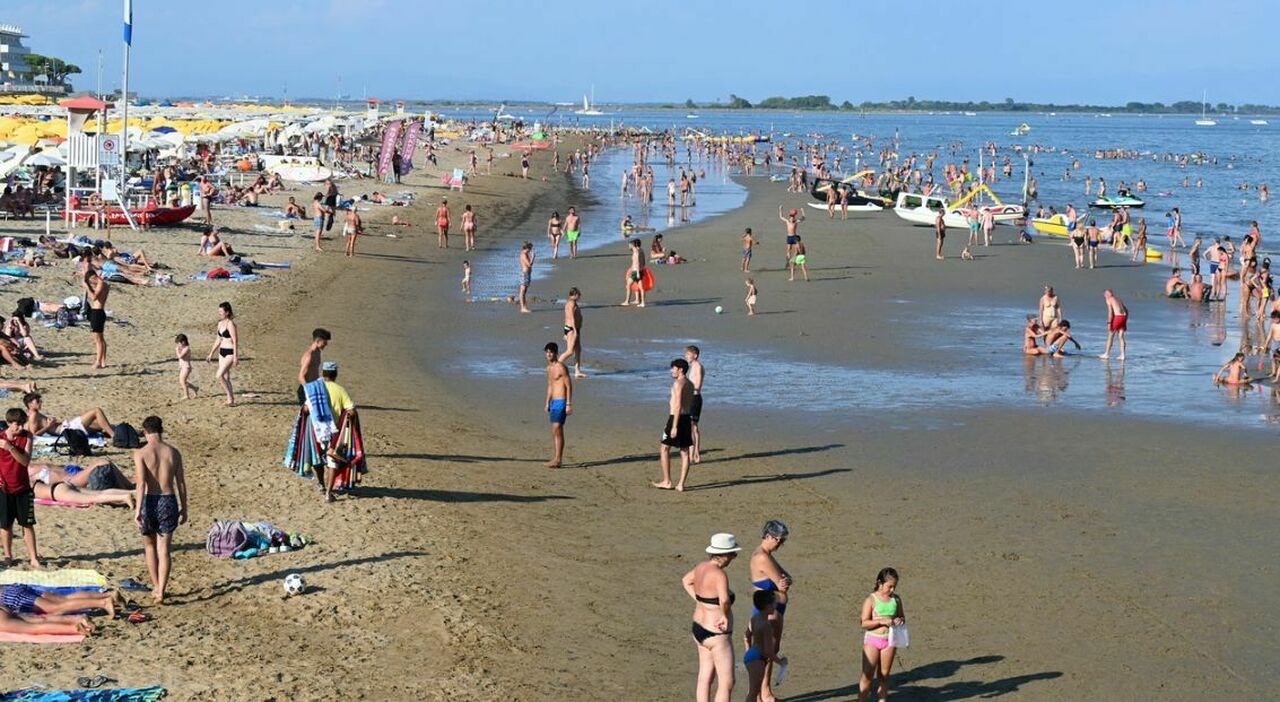 Ore di apprensione a Lignano Sabbiadoro per una coppia di giovani austriaci creduti dispersi in mare: erano invece rientrati in albergo senza avvisare nessuno.
