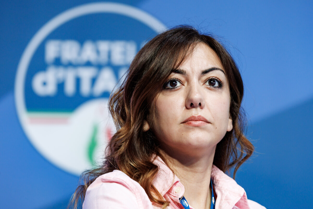 Dopo i due decessi collegati all’uso del taser, l’onorevole Augusta Montaruli (FdI) respinge le critiche: “È alternativa all’arma da fuoco, garantisce maggiore sicurezza”.