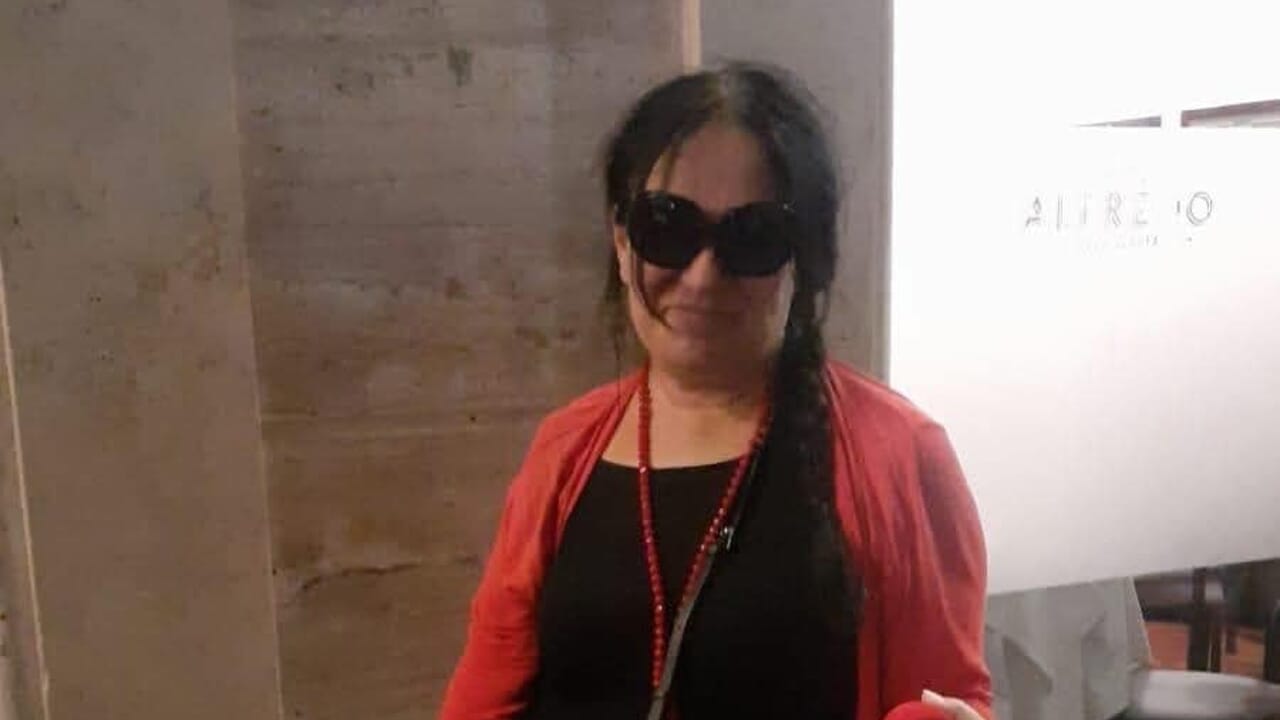 Giovanna Maria Giomarino, guida turistica di 53 anni, si è sentita male durante una visita al Colosseo ed è morta davanti a un gruppo di turisti increduli.