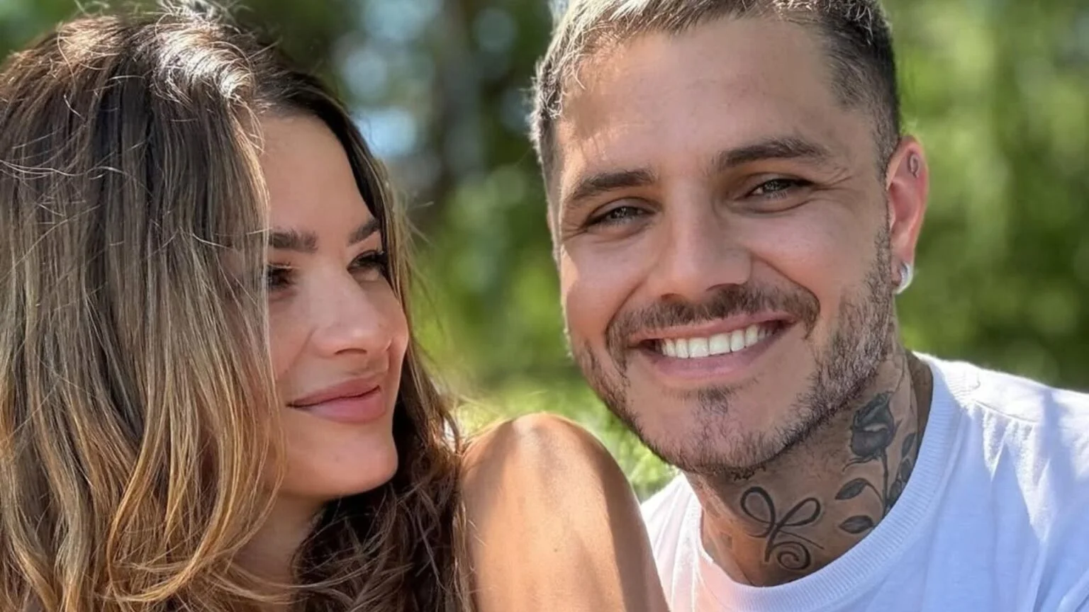 Wanda Nara lascia intendere che Mauro Icardi e China Suarez potrebbero aspettare un figlio, ma dall’entourage della cantante argentina arriva una smentita.