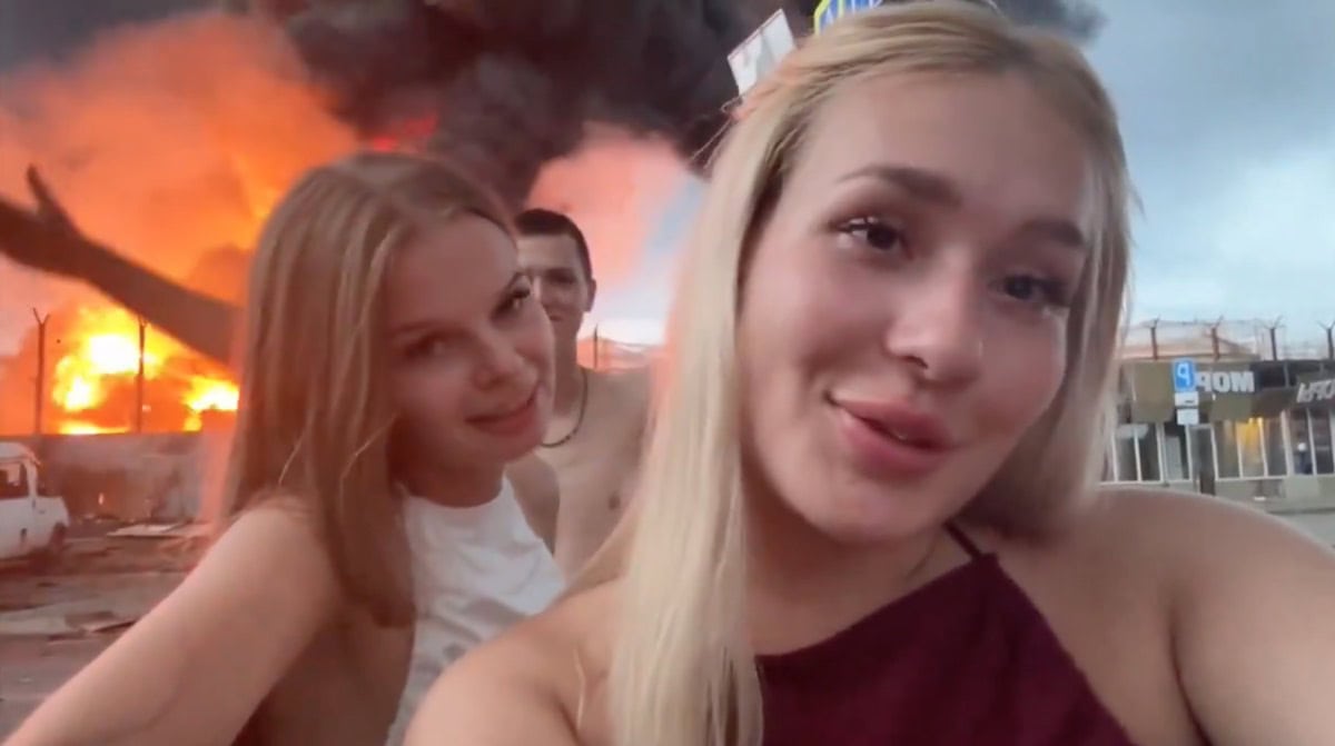 Tre ragazzi russi sono stati arrestati per aver pubblicato un video su TikTok davanti all’incendio del deposito petrolifero di Adler colpito dai droni ucraini.
