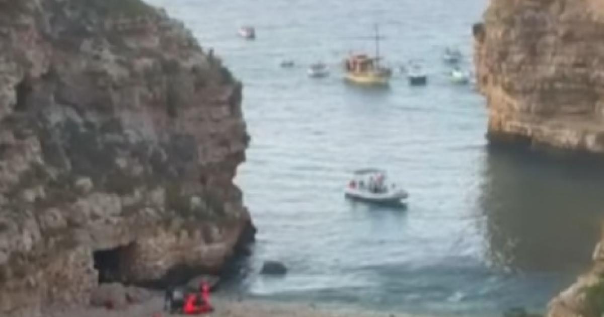 Un giovane di 22 anni in vacanza con la famiglia è morto dopo un tuffo da sei metri. Inutili i soccorsi, fatale il grave trauma cranico.