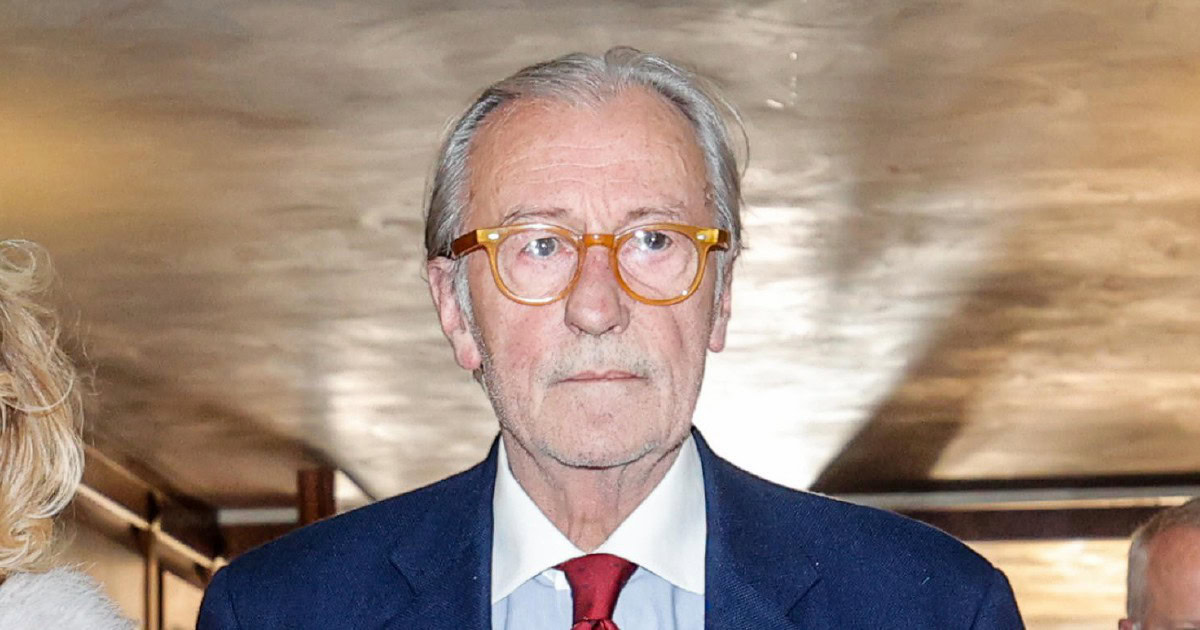 Il giornalista denuncia il peso delle incombenze amministrative sui camici bianchi, soprattutto oncologi, e chiede un intervento urgente per liberare tempo clinico.