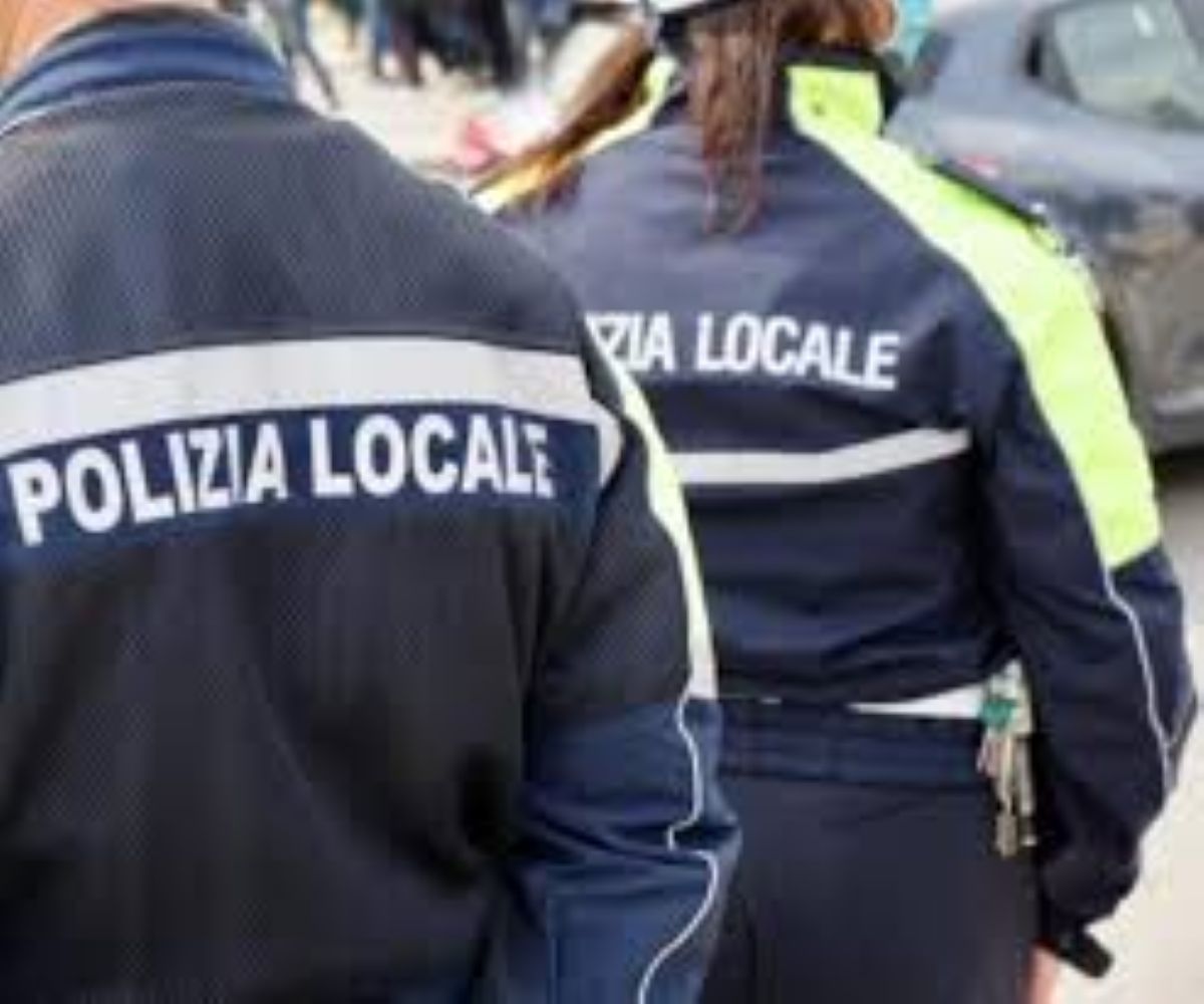 Bari, reintegrate le vigilesse accusate di contatti con clan: il Comune annuncia ricorso