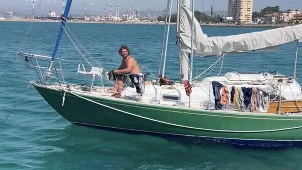 James Nunan -- Parte per il giro del mondo e scompare: trovata la barca alla deriva, a bordo solo la sua cagnolina https://europa.today.it/attualita/james-nunan-scomparso-giro-del-mondo-trovata-barca-cane-canarie-spagna.html © Today