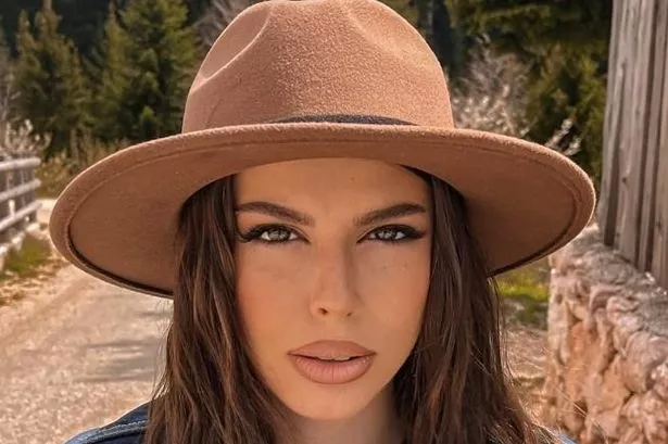 Adna Rovčanin-Omerbegović, influencer e infermiera di 26 anni, è morta due giorni dopo il matrimonio. La notizia ha sconvolto Sarajevo e il mondo dei social bosniaci.