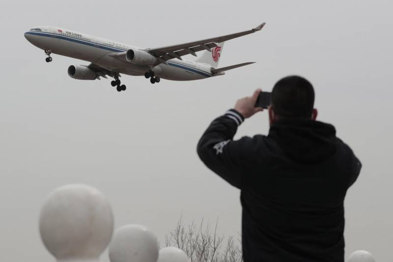 China Eastern Airlines inaugura il collegamento più lungo del mondo: 29 ore di viaggio con una sola sosta tecnica, costi elevati e resistenza fisica messa alla prova.