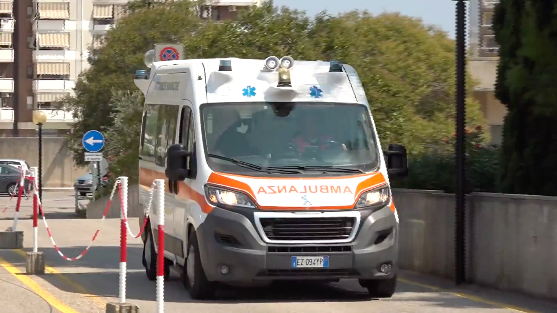 Il giovane Nicola Casucci, appena maggiorenne, è morto in centro ad Andria durante un turno di consegne. Travolto da un’auto, inutili i tentativi di rianimazione.