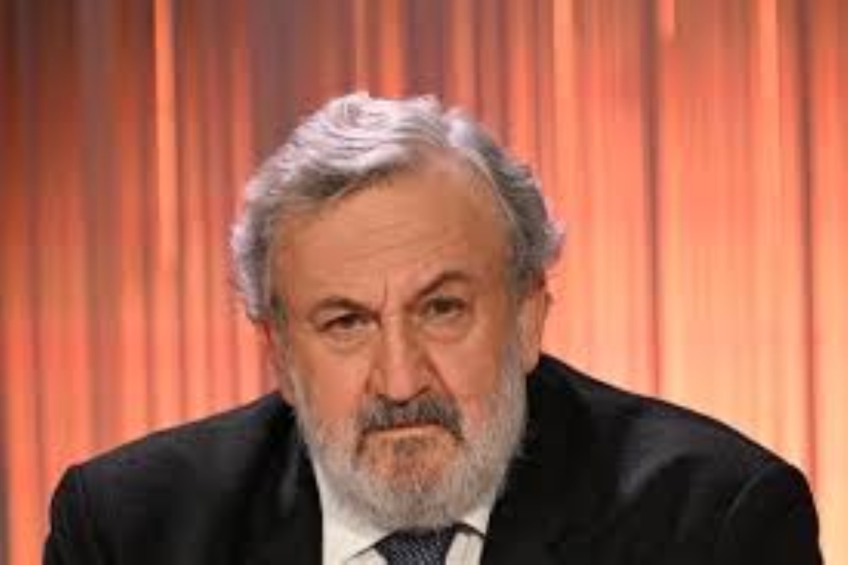 L’ex governatore Michele Emiliano torna magistrato dopo 22 anni di aspettativa e rivendica tre scatti di carriera, citando risultati politici e non giudiziari nella relazione inviata a Bari.