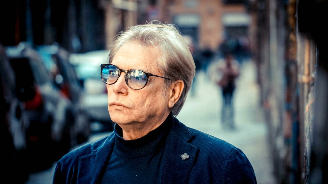 Un ragazzo di 14 anni si è tolto la vita a Santi Cosma e Damiano dopo episodi di bullismo. Tra gli insulti, il paragone con Nino D’Angelo.