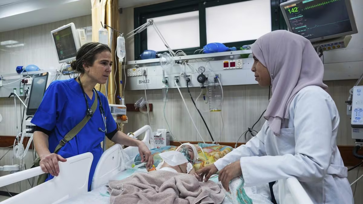 Da Gaza a Napoli per sopravvivere: il piccolo Zakaria, nato durante i bombardamenti, è stato trasferito al Santobono per ricevere cure vitali.