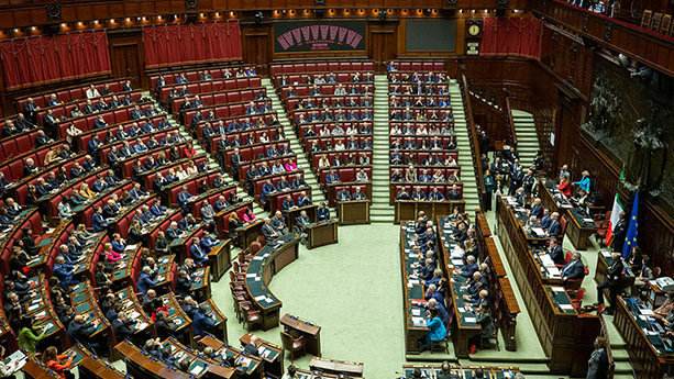 Il Fatto Quotidiano difende Conte e Speranza mentre infuria la polemica sul ritmo dei lavori e sulle audizioni sui ritardi e gli errori nella gestione della pandemia.