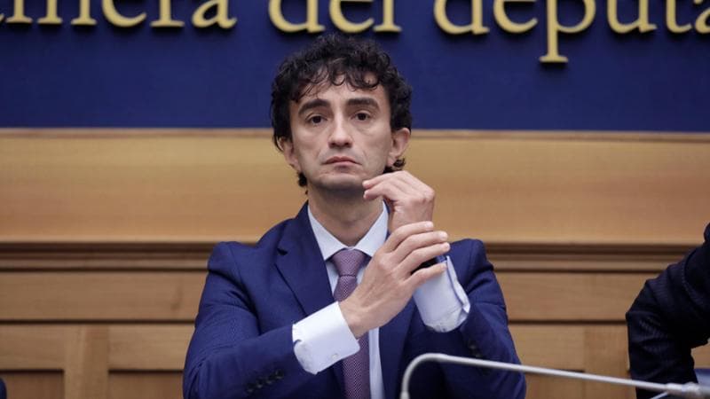 Il Colle replica con stupore alle accuse di complotto avanzate da Galeazzo Bignami, mentre il centrosinistra chiede alla premier Meloni di intervenire pubblicamente.