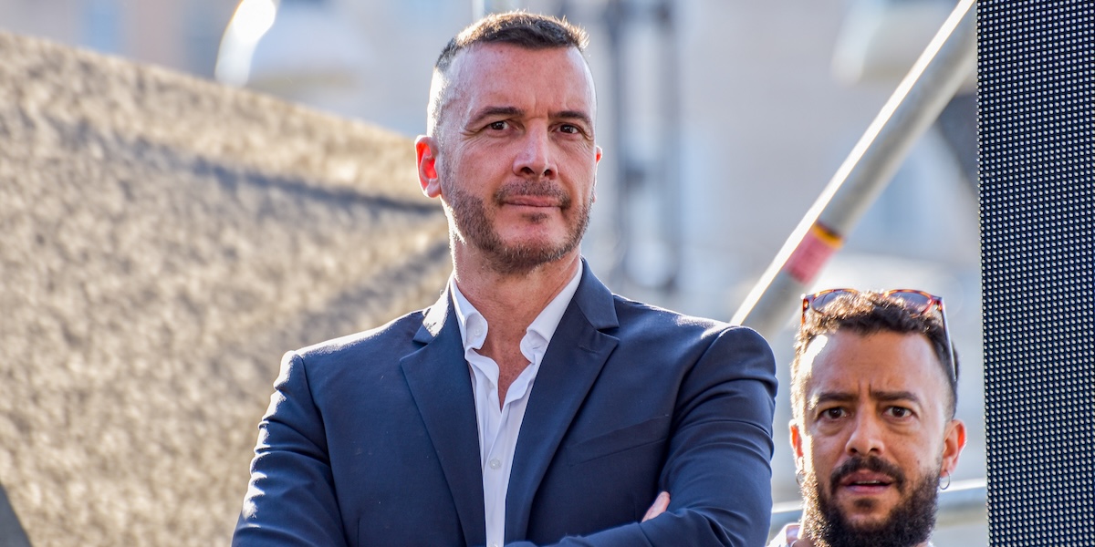 Rocco Casalino attacca il governo a DiMartedì sulle frasi di Giusi Bartolozzi contro la magistratura e lancia pesanti accuse alla premier Giorgia Meloni.