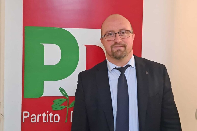 L’intervento di Igor Taruffi durante la Maratona Mentana sorprende il Pd e offre un assist polemico a Fratelli d’Italia, che rilancia le sue parole sui social.