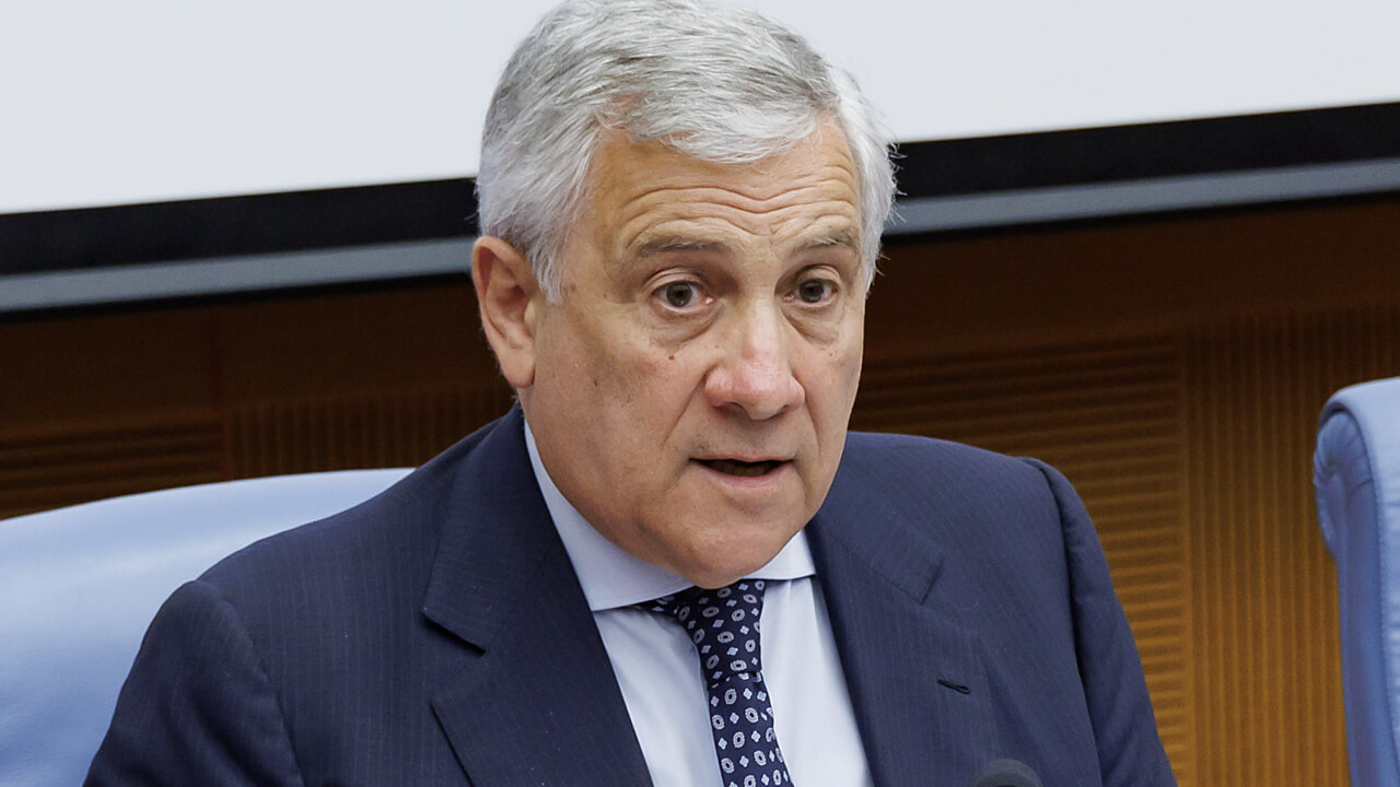 Dopo le critiche di Zelensky a Davos sulla “mancanza di volontà politica”, il ministro degli Esteri difende l’Europa: sostegno politico, finanziario e militare già decisivo.