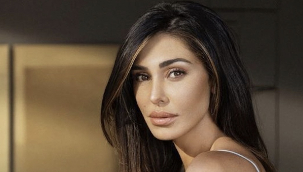 Un video mostra Belén Rodriguez in difficoltà durante un intervento al Vanity Stories 2025, dopo aver ritrattato parzialmente alcune dichiarazioni fatte a Belve su Stefano De Martino.