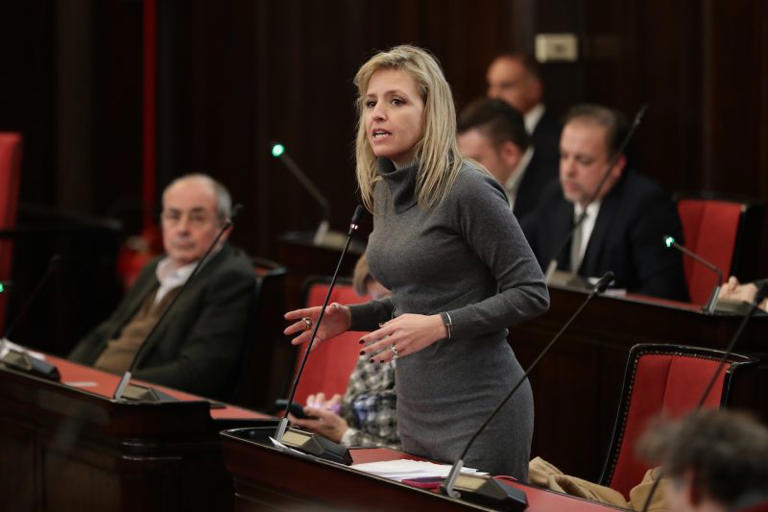 A Rete 4, durante 4 di Sera, Silvia Sardone attacca duramente Pd e sinistra sul caso Askatasuna, mentre a Torino esplode la violenza contro la polizia.