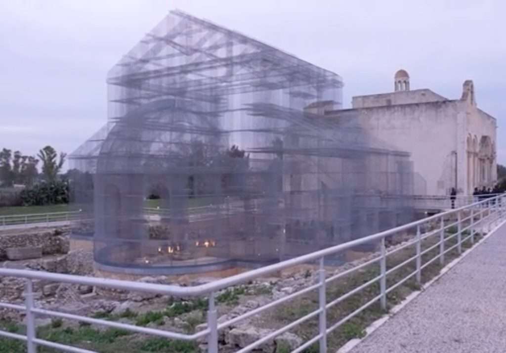 Bari: crollata per il vento e la pioggia parte dell’installazione di Edoardo Tresoldi in piazza San Pietro