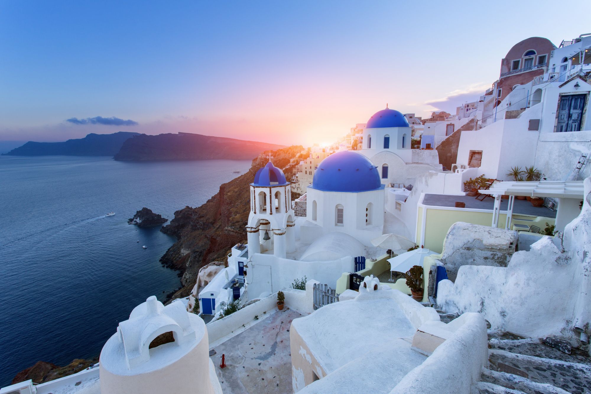 La Grecia conquista il primo posto tra le destinazioni preferite dai pensionati: stile di vita lento, Golden Visa e borghi come Kritsa rendono il Paese irresistibile.