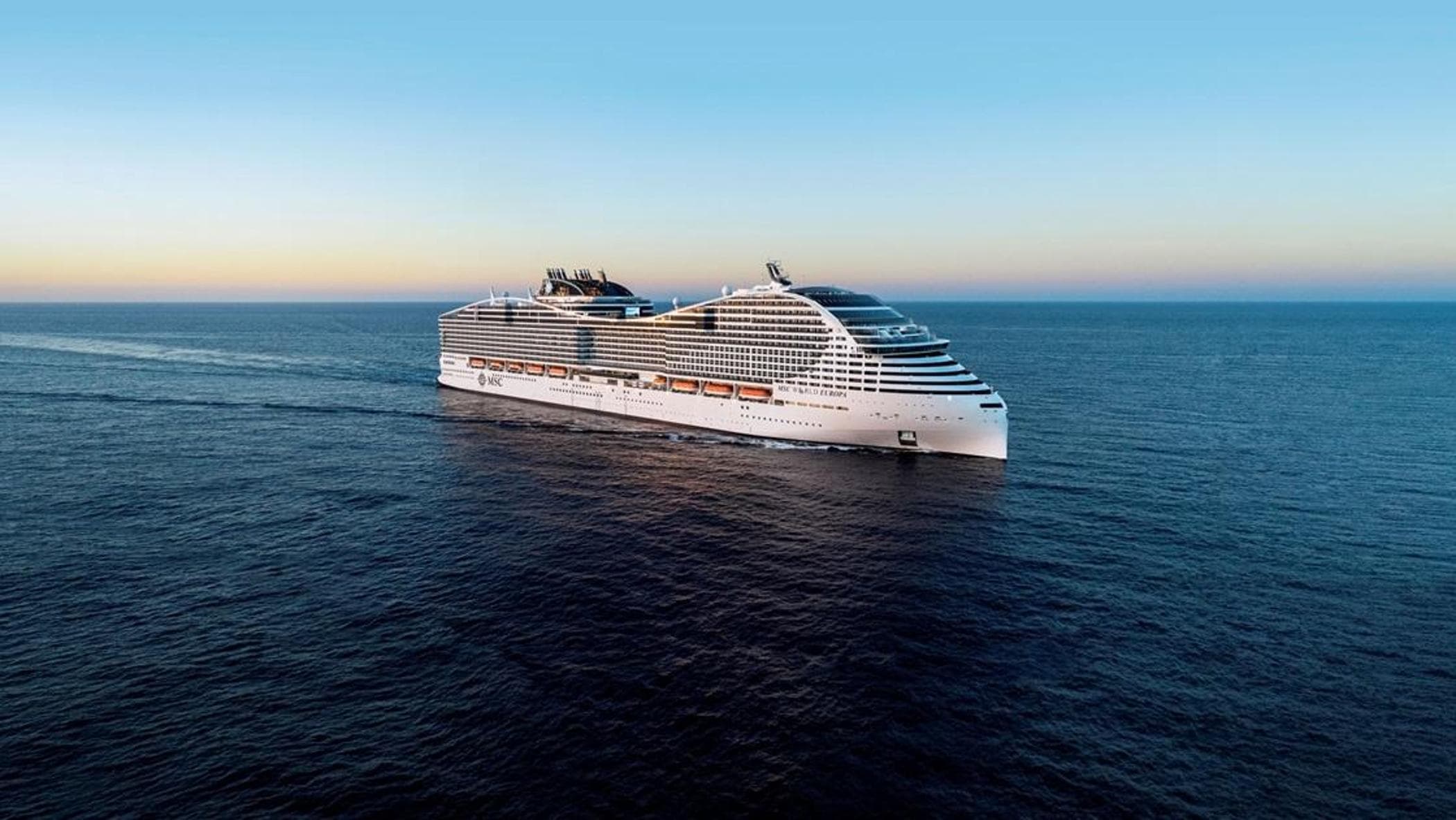 Allagamento a bordo della MSC Seaview durante una crociera in Brasile: acqua in cabine e corridoi, passeggeri svegliati da un allarme e momenti di forte tensione.