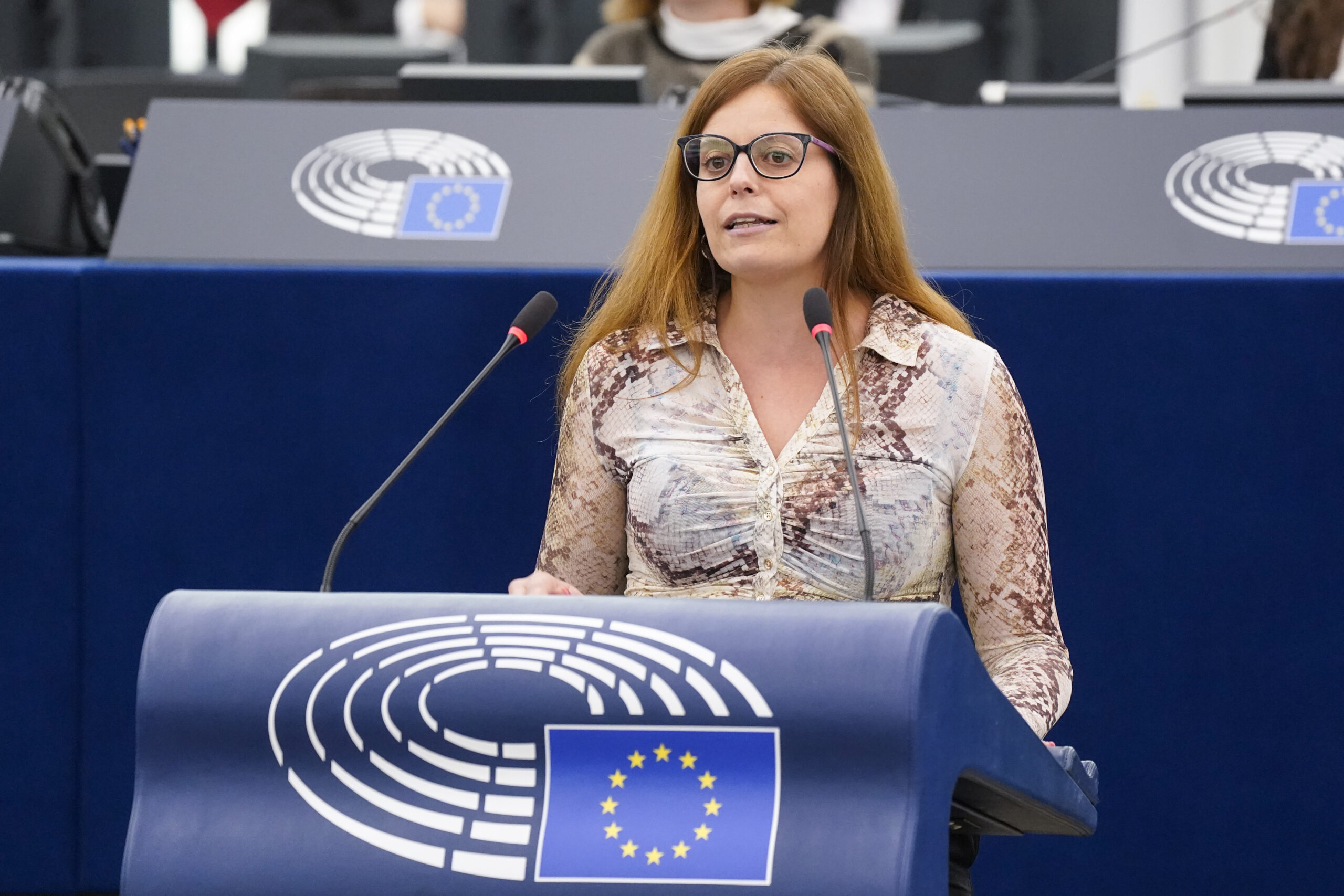 Ilaria Salis commenta la liberazione di Alberto Trentini dal Venezuela, racconta il sollievo della scarcerazione ma evita ogni riferimento al ruolo del governo italiano e difende il regime di Nicolás Maduro.