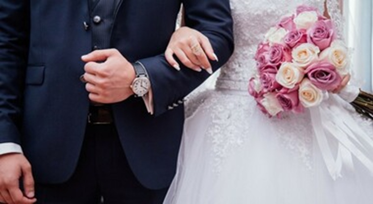 A Grosseto un ventenne si sposa, poi viene arrestato dai carabinieri per una rapina commessa a Civitavecchia nel 2023. Le manette scattano subito dopo la cerimonia.