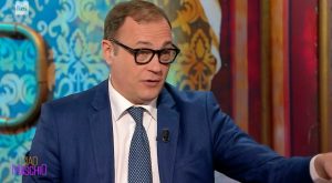 Tommaso Cerno accusa la sinistra di difendere criminali e colpevolizzare le vittime, denunciando un clima di impunità che protegge i violenti e ignora la realtà delle scuole.