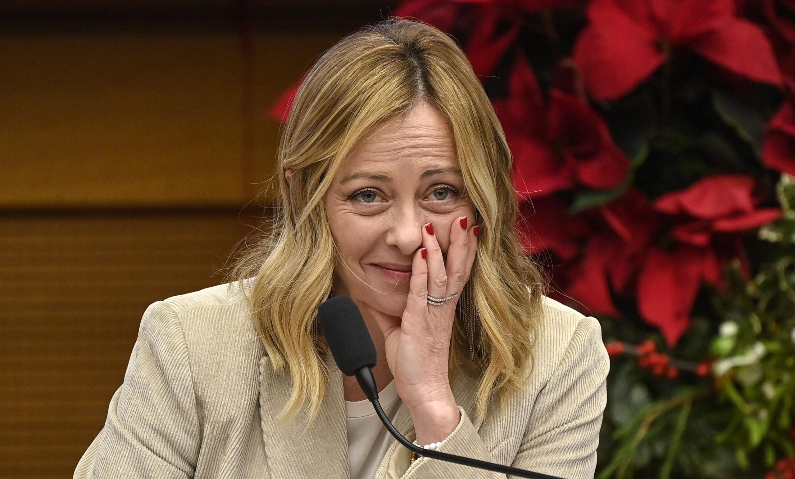 Festa del No, magistrati e sinistra in piazza: cori contro la Premier “Chi non salta Meloni è”