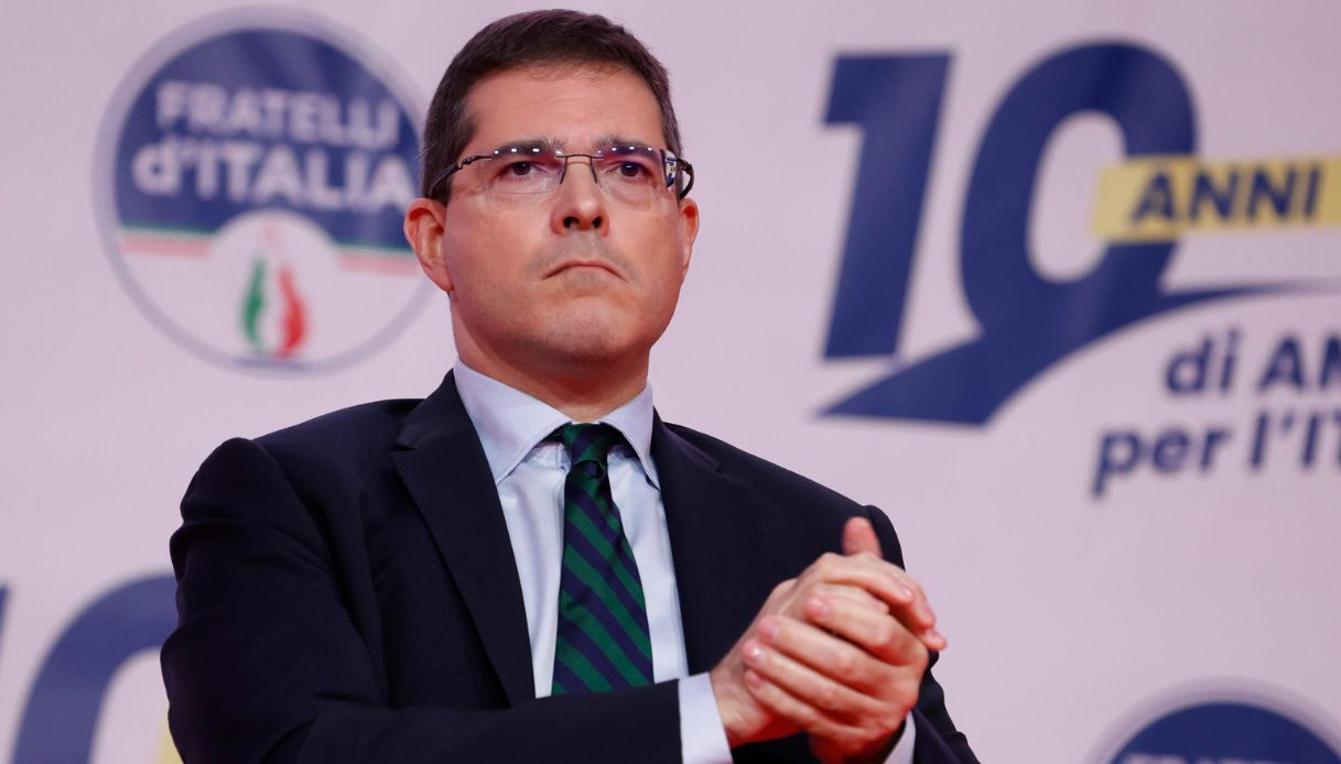 Scontro feroce a “L’Aria che tira” su La7: l’allarme lanciato dal Pd diventa una caricatura politica, Capezzone inchioda il “governo ombra” tra ironia e sarcasmo.