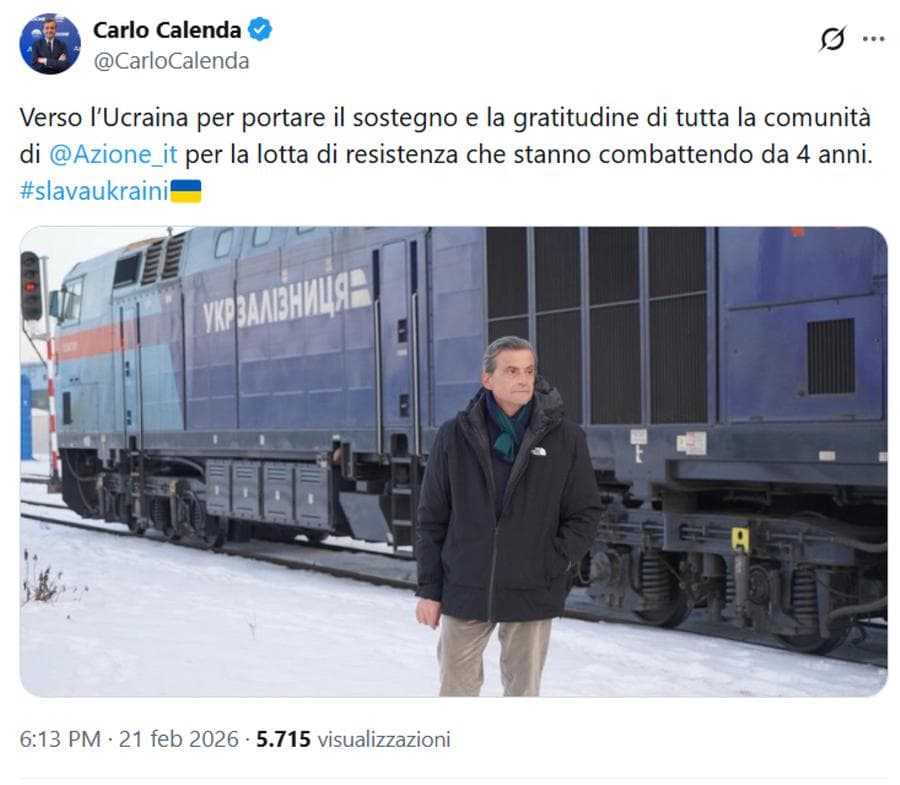 Carlo Calenda arriva a Kiev nel quarto anniversario dell’invasione russa: denuncia blackout e freddo estremo, omaggia i caduti e incontra le autorità ucraine.