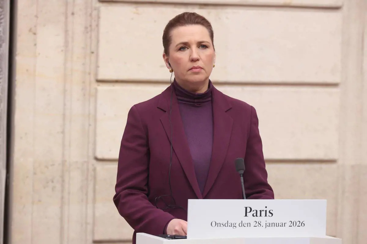 La Danimarca inasprisce le politiche migratorie: espulsione per stranieri condannati a oltre un anno. La premier Mette Frederiksen invoca sicurezza e revisione delle regole europee.