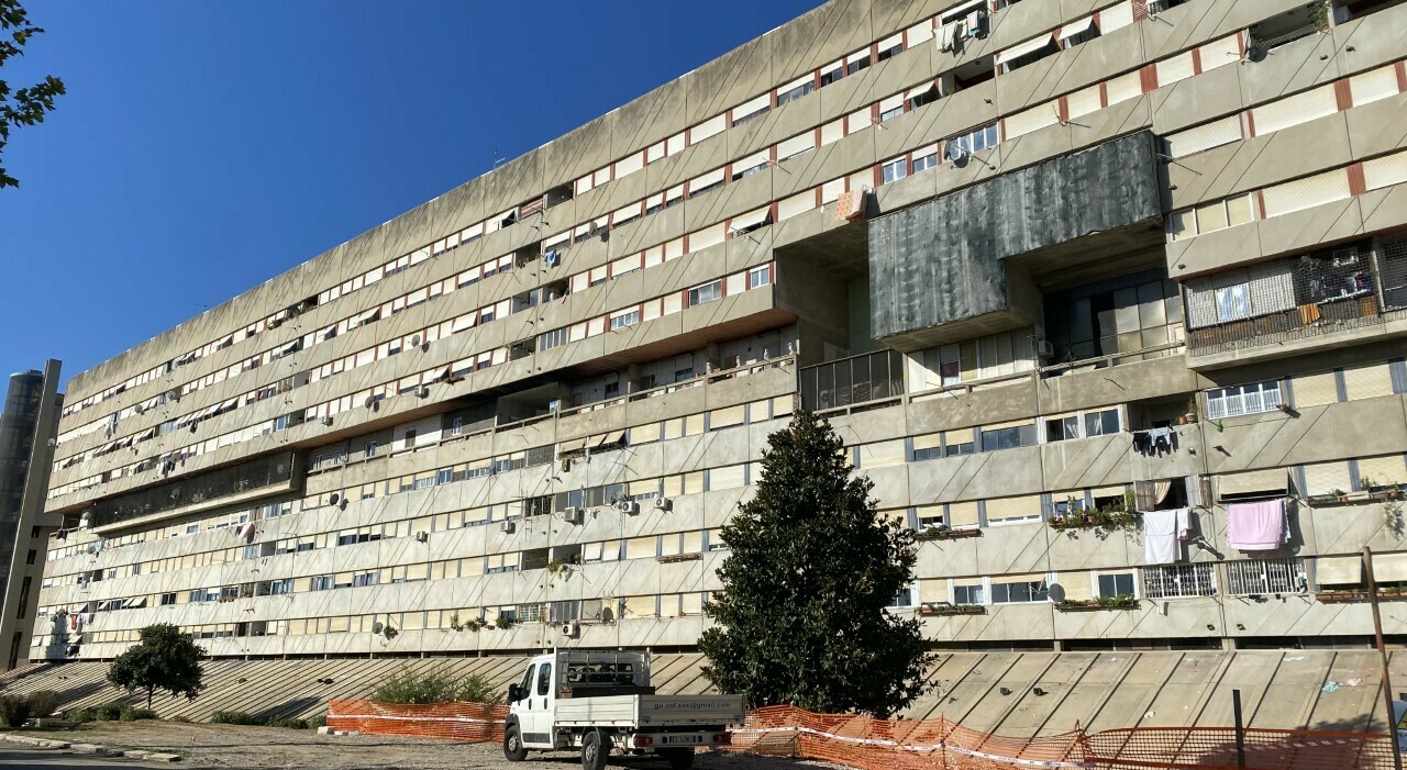 Anziana regolare assegnataria Ater torna da visita medica e trova l’alloggio occupato. A Corviale cresce l’allarme per le occupazioni abusive.