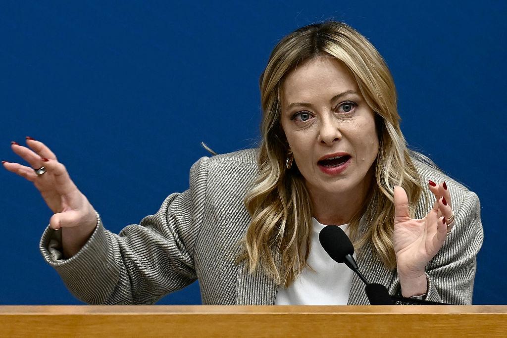 Sanremo, Meloni furiosa: “Notizia inventata”, Conti ironizza “FantaSanremo è un gioco”