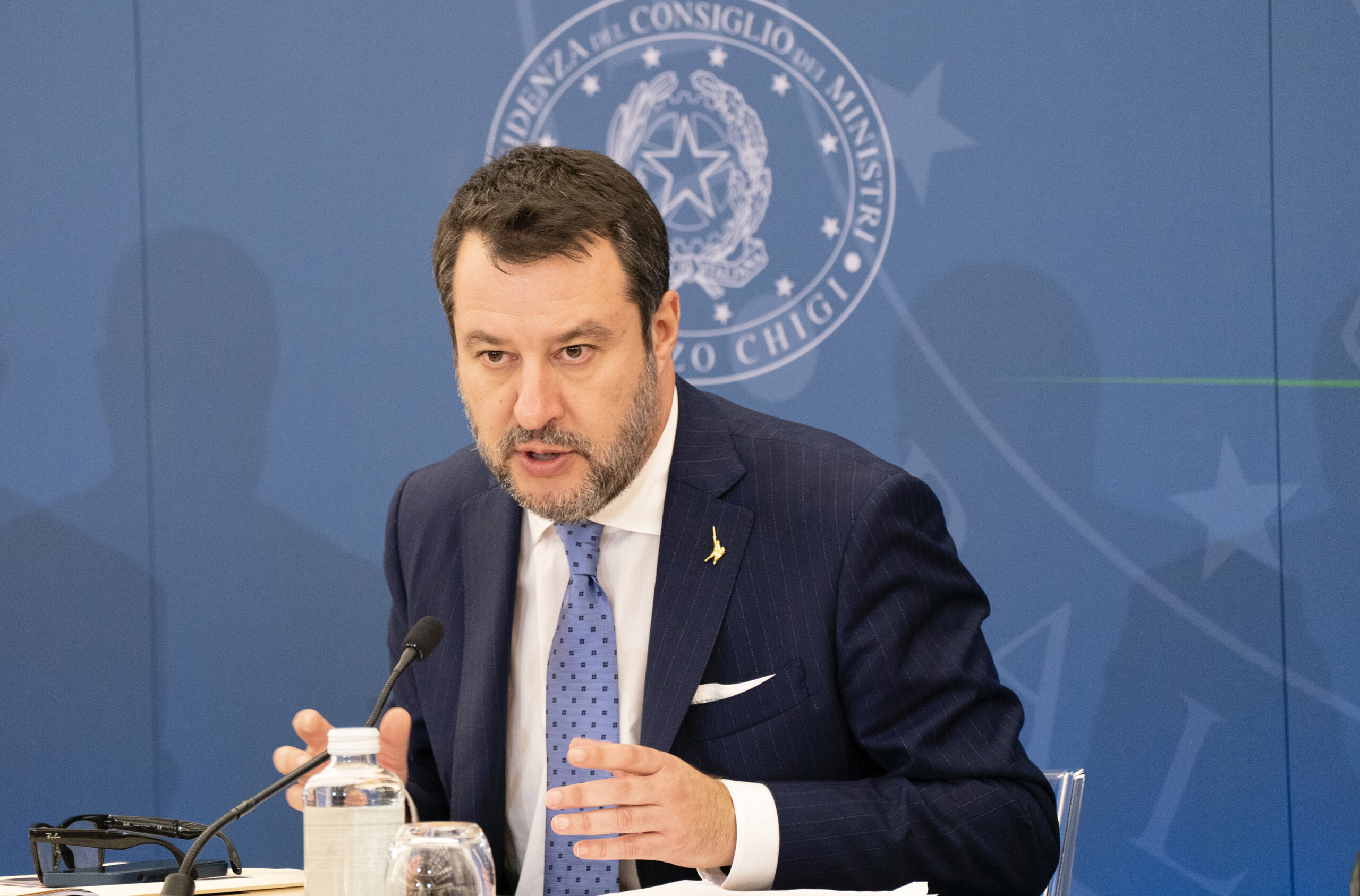 Dopo i gravissimi scontri di Torino, Matteo Salvini invoca il nuovo pacchetto sicurezza, più tutele per le Forze dell’Ordine e l’obbligo di una cauzione per chi manifesta.